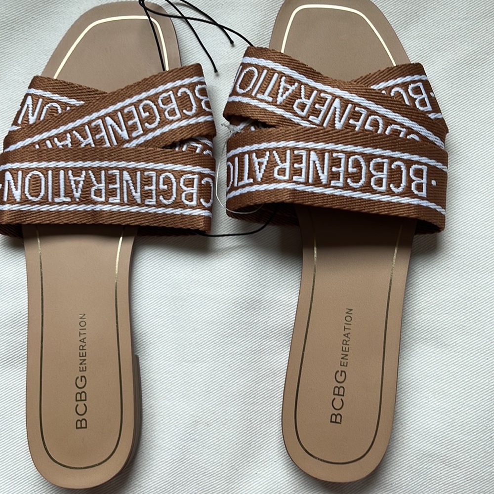 Two pair BCBG 8.5 Wide Sandals - Picture 5 of 8